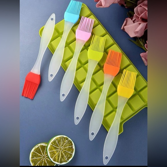 💎$1💎 random color silicone oil brush cooking tool - Picture 1 of 3
